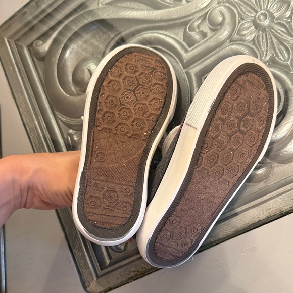 Toddler 9 Black and White Kids Sneakers with Pink Accents - Picture 6 of 10